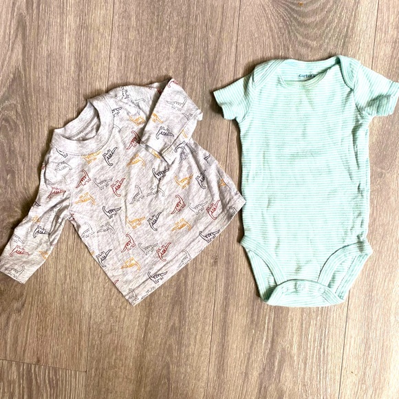 3 Months boy Carters pack! 3 Onesies, 2 piece fall outfit and 1 long sleeve💙🍁 - Picture 11 of 14